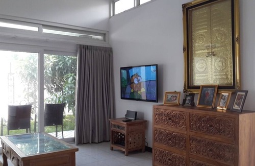 Ungaran Barat House | 3BR + 2bathrooms Full furnished house with Villa style