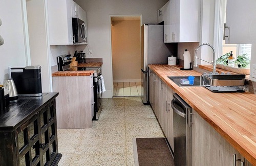 Orwin Manor House | 3BR - 3BA : Location, Location, Location : Rose Isle/Beverly Shores Neighborhood