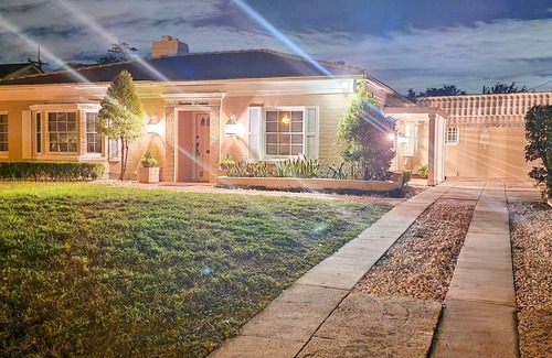 Orwin Manor House | 3BR - 3BA : Location, Location, Location : Rose Isle/Beverly Shores Neighborhood