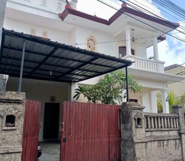 Bukit House | 3BR 3BA Nyoman House near GWK Cultural Park and best beaches