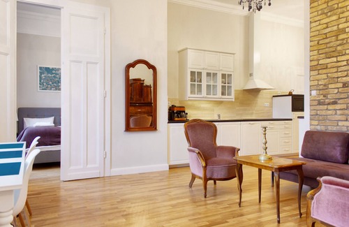 Terezvaros Apartment | 3BR 3BHR with AC at OPERA