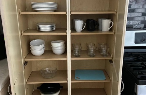 Waukegan Apartment | 3BR Apartment, Split level house, in Waukegan, 7min. to The Naval Base with WiFi