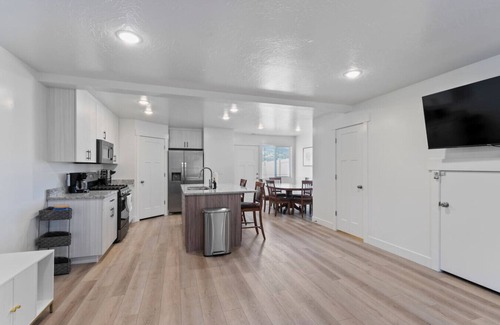 Cedar City Condo | 3BR Basecamp~Trails~Propane Grill & Pet Friendly