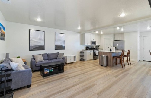 Cedar City House | 3BR Basecamp~Trails~Propane Grill & Pet Friendly