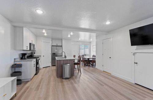 Cedar City House | 3BR Basecamp~Trails~Propane Grill & Pet Friendly