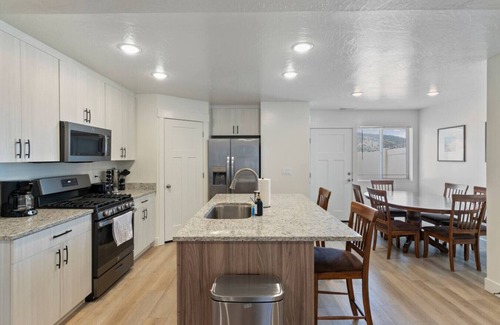Cedar City House | 3BR Basecamp~Trails~Propane Grill & Pet Friendly