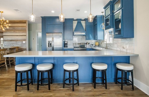 Crystal Beach House | 3BR Beachfront Escape | Ocean Views, Tiki Bar & BBQ