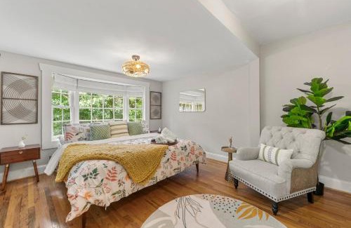 Oakhurst House | 3BR Bungalow by Oakhurst - Decatur