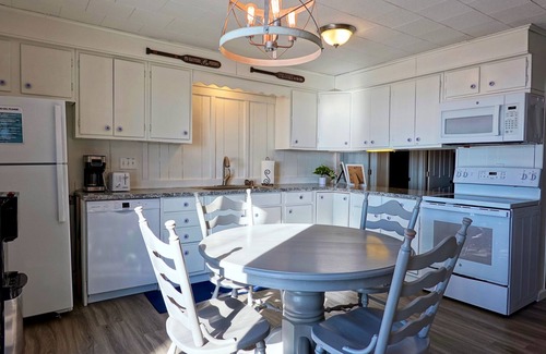 Isle Cabin | 3BR Cabin on the Lake with Beach and Boat Dock in Protected Channel