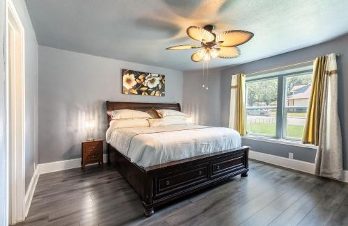 North San Antonio - SAT House | 3BR Charming House with BBQ & Near Pearl District