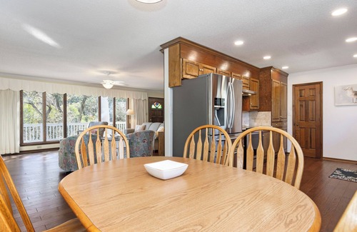 Emerald Isle House | 3BR Cottage Nestled in Live Oaks – Private Retreat w/Oceanfront Parking