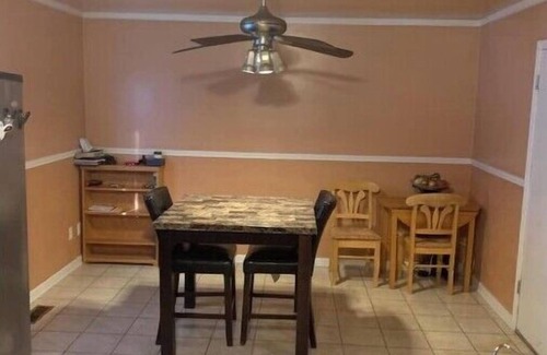 Lawrence House | 3BR Cozy House