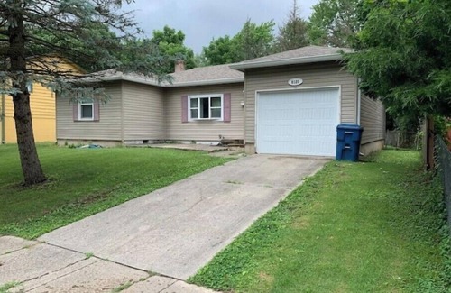 Lawrence House | 3BR Cozy House