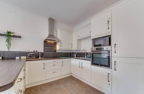 Sheffield House | 3BR Detached Bungalow w/Parkingn