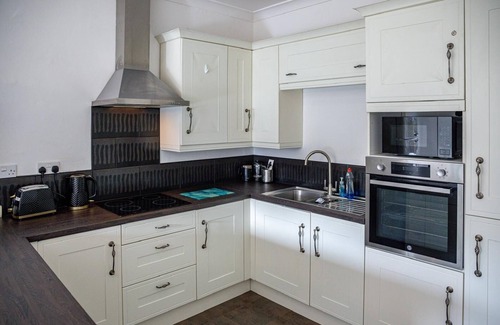 Sheffield House | 3BR Detached Bungalow w/Parkingn