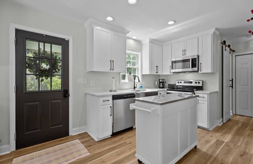 Emerald Isle House | 3BR - Dogs OK! Near the Pointe