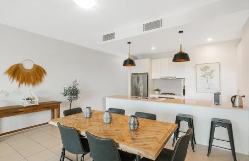 Casuarina Apartment | 3BR Drift Apartment with Rooftop Balcony by uHoliday