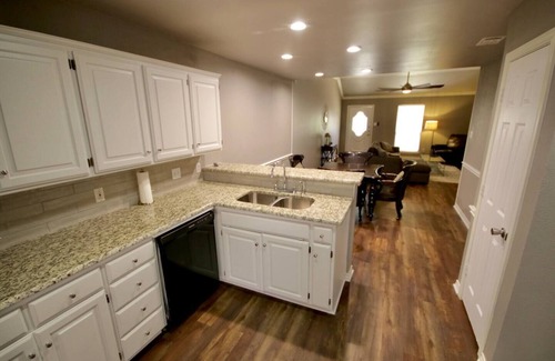 Tyler House | 3br duplex centrally located!