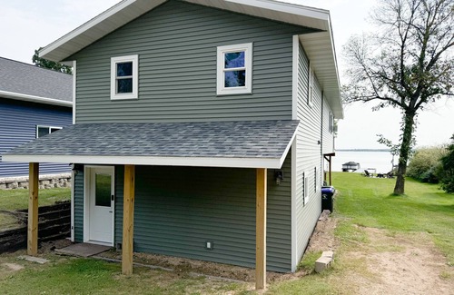 Shawano Cottage | 3BR family friendly cottage on Shawano Lake with water access