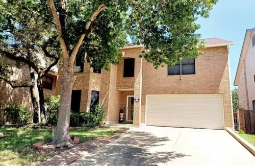 Braun's Farm House | 3BR Fun Retreat: Game Room & Attractions Nearby!
