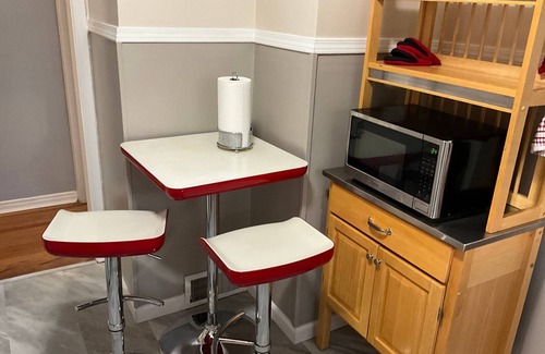 Detroit House | 3BR home 20’ Dtn Detroit, near Corewell Health Hos, Meijer’s Major Bus Routes