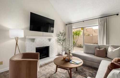 North Mountain House | 3BR Home Garage Parking Pool and Gated Yard