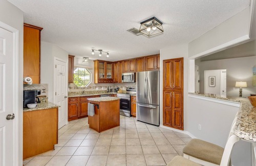 Ono Island House | 3BR Home |Private Screened Pool, Sunroom & Matured Landscaping |Quiet Neighborhood |Close to Beaches