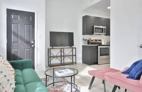 Gillespie Park House | 3BR House Near Downtown Siesta Key w Backyard