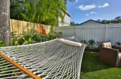 Gillespie Park House | 3BR House Near Downtown Siesta Key w Backyard