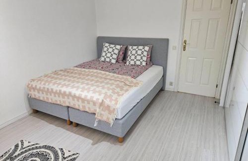 Soder House | 3Br House Sleeps 7 with Balcony-Garden-Bbq-FreeP