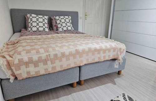 Soder House | 3Br House Sleeps 7 with Balcony-Garden-Bbq-FreeP