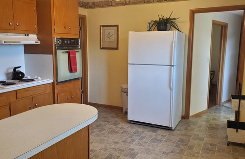 Lindstrom House | 3BR Lake House On the snowmobile trails with the best ice fishing in the area