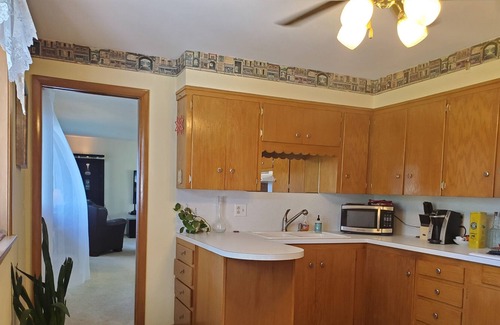 Lindstrom House | 3BR Lake House On the snowmobile trails with the best ice fishing in the area