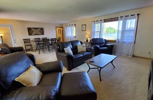 Lindstrom House | 3BR Lake House On the snowmobile trails with the best ice fishing in the area