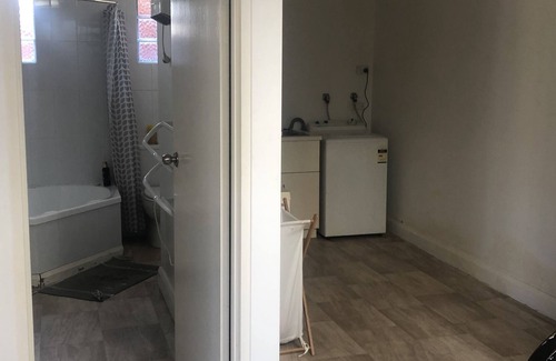 Lindisfarne House | 3BR Lindisfarne Townhouse near Cafes, Pub, Parks