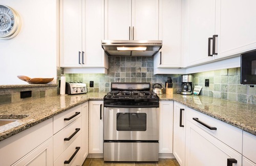 Nordic Estates House | 3BR | Luxury | Hot Tub | Ski-in/Ski-Out | Garage + Village Parking
