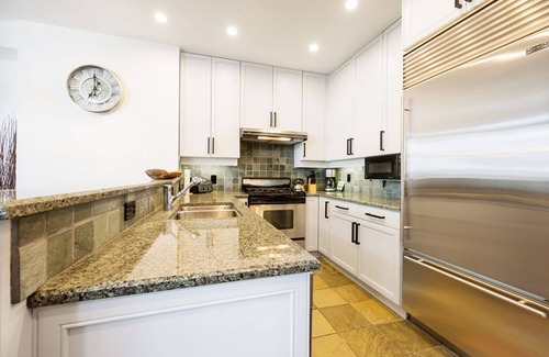 Nordic Estates House | 3BR | Luxury | Hot Tub | Ski-in/Ski-Out | Garage + Village Parking