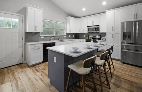Foster Heights House | ★3BR Modern East ATX |UT|ACL|SXSW|DT-Dog friendly★