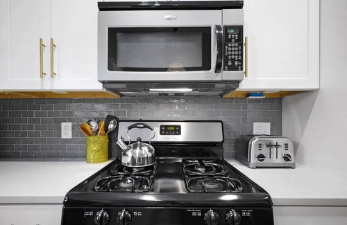 Foster Heights House | ★3BR Modern East ATX |UT|ACL|SXSW|DT-Dog friendly★