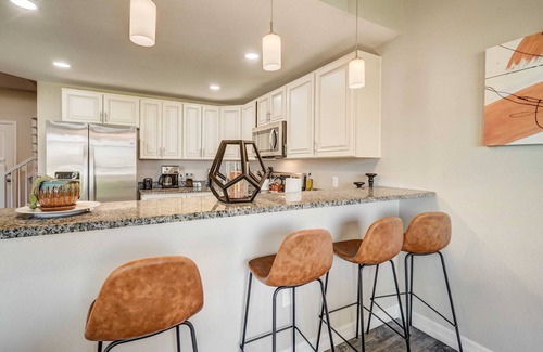 Northgate House | 3BR Modern Haven, Work, Play & Relax
