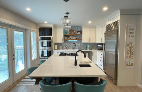 Central Okanagan House | 3BR Modern Kelowna Home w/Pool & Sandy Beach Access
