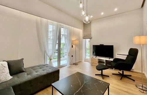 Neapoli Apartment | 3BR Modern & Spacious apt