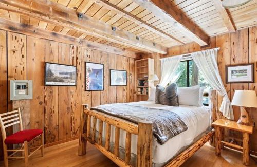 Timberland House | 3BR Mountain Cabin-Near Beach & Slopes