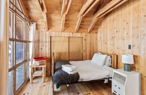 Timberland House | 3BR Mountain Cabin-Near Beach & Slopes