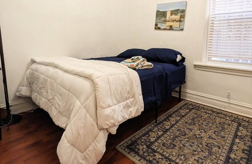 Woodlawn Condo | 3BR near UChicago Medical Midway Museums Large Comfy