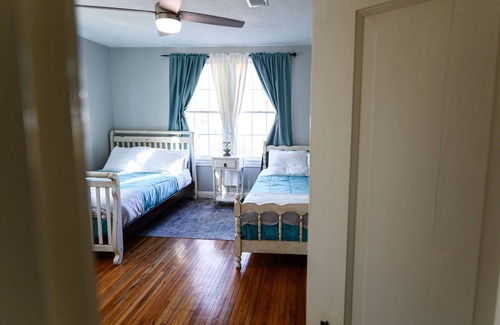 DeRidder House | 3BR, Newly Renovated, Cozy Cottage with HOT TUB