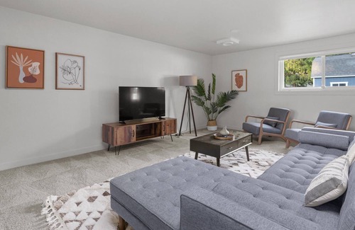 Bothell House | 3BR Pet-Friendly Home in Bothell