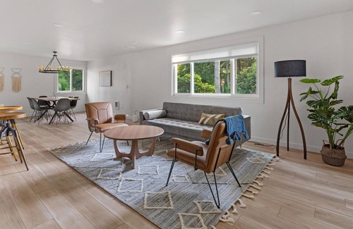 Bothell House | 3BR Pet-Friendly Home in Bothell