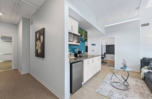 South Kansas City Apartment | 3BR Pod Near Campus Wi-Fi & Parking Sleeps 3 with AC in Wonderful Kansas City