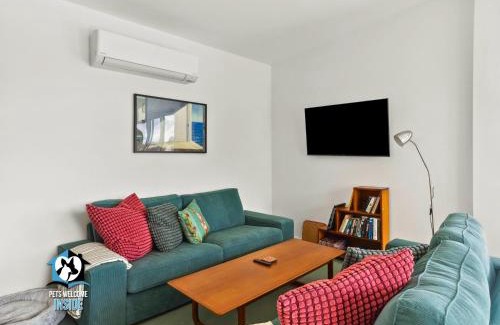 Aldinga Beach House | 3BR Retro Charm Beach House Getaway
